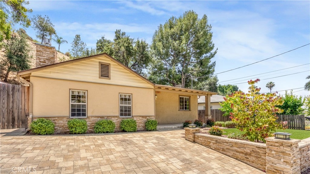 1232 E Elmwood Avenue, Burbank CA 91501