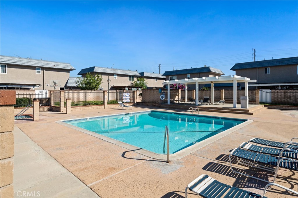 Lake Forest Townhomes (LF) - Residential