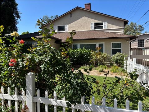 Photo of 21327 De La Osa Street, Woodland Hills, CA 91364 (MLS # SR25193577)