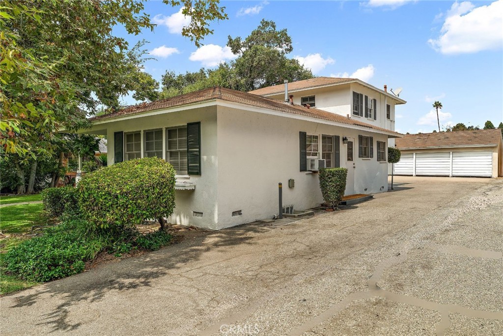 1215 N Verdugo Road