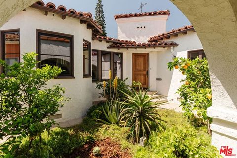 Photo of 3975 Sutro Avenue, Los Angeles, CA 90008 (MLS # 26702465)