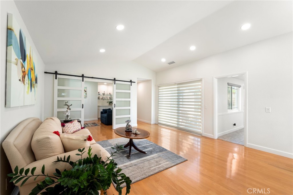 210 S Larkwood