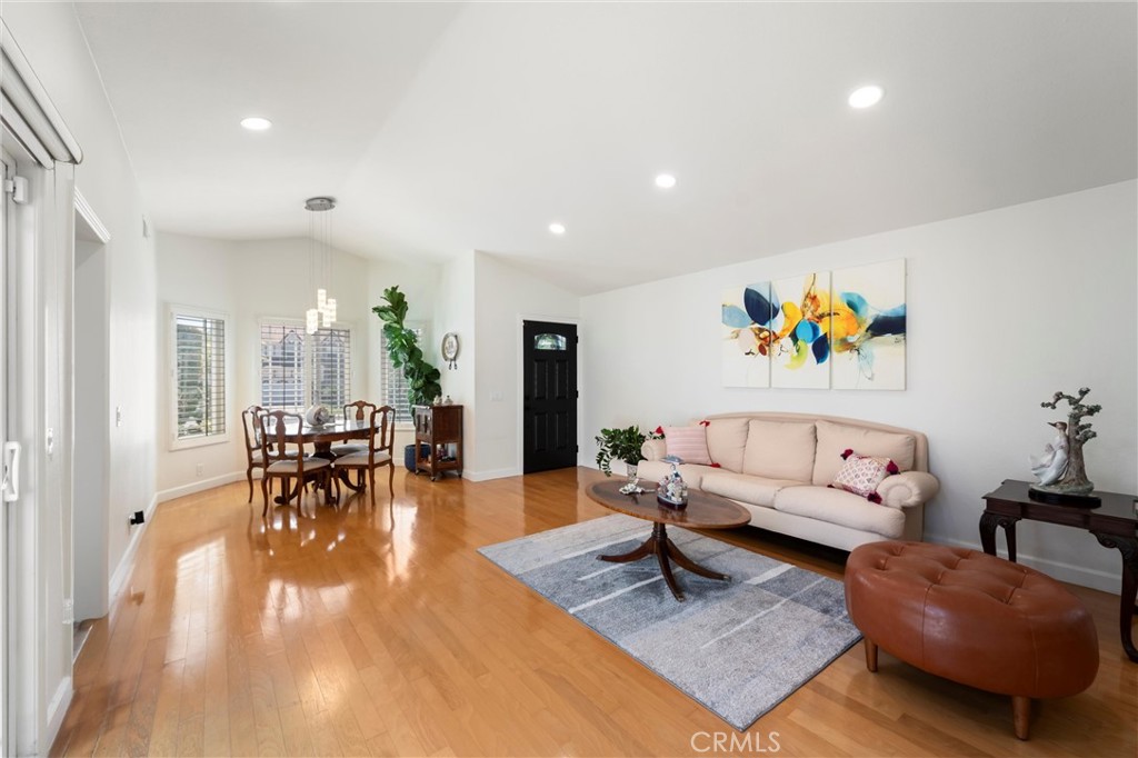 210 S Larkwood