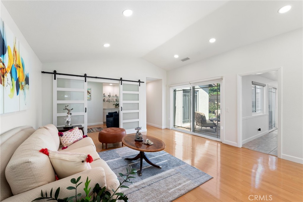 210 S Larkwood