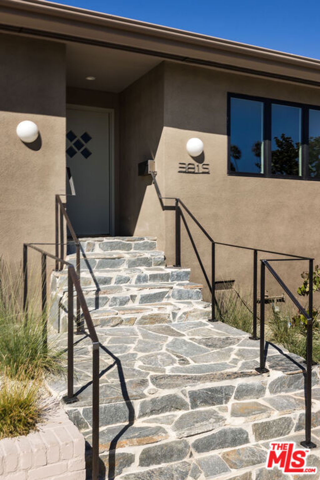 Photo of 3815 Chanson Drive, View Park, CA 90043 (MLS # 25595525)