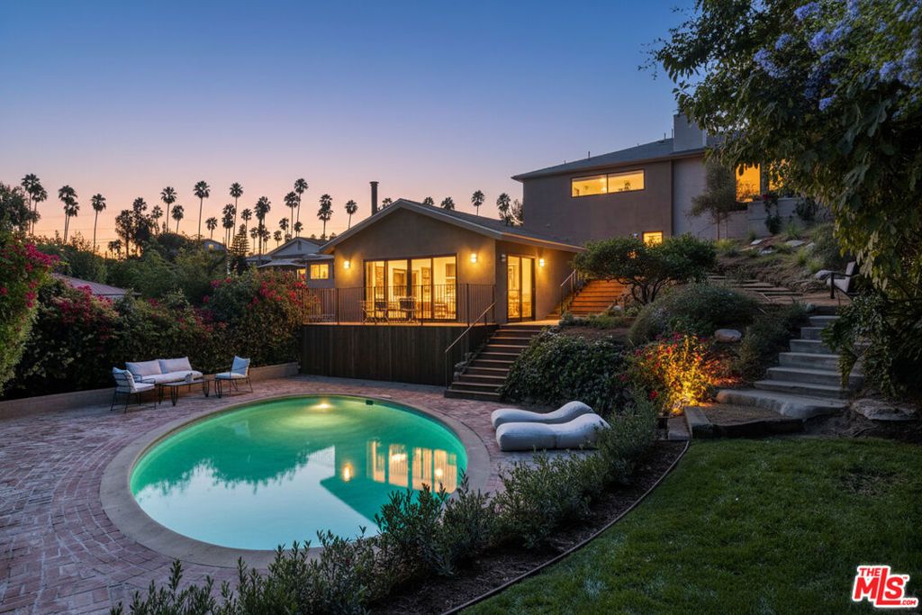 Photo of 3815 Chanson Drive, View Park, CA 90043 (MLS # 25595525)