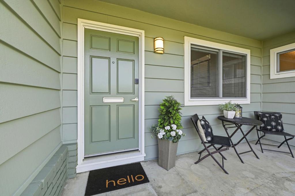 2784 Doverton Square