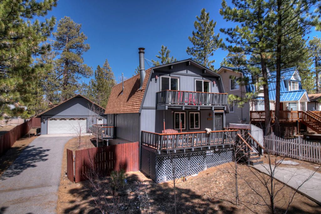 Photo of 40138 Hillcrest Drive, Big Bear, CA 92315 (MLS # 219144864DA)