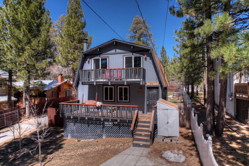 Photo of 40138 Hillcrest Drive, Big Bear, CA 92315 (MLS # 219144864DA)