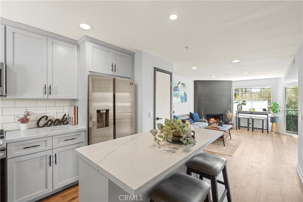 707 W 4th 8