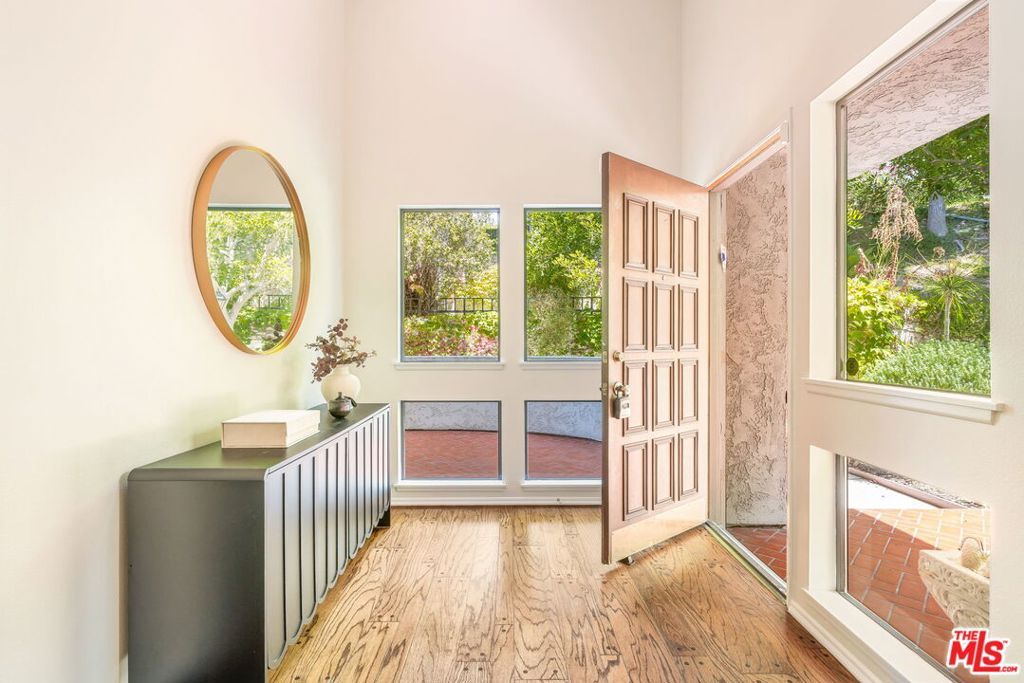 Photo of 17200 Palisades Circle, Pacific Palisades, CA 90272 (MLS # 25580783)