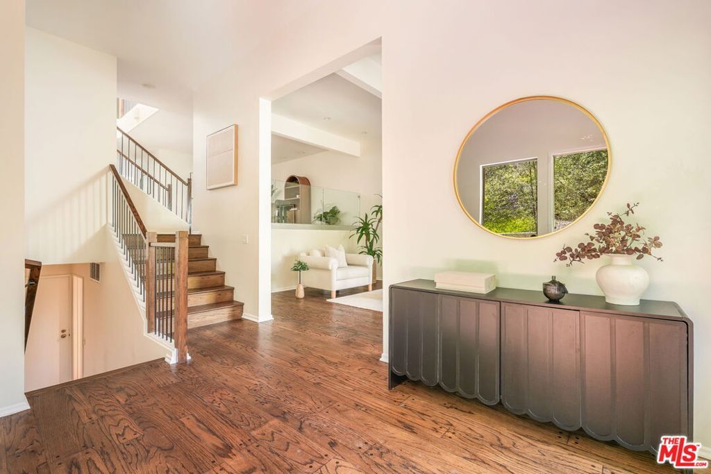 Photo of 17200 Palisades Circle, Pacific Palisades, CA 90272 (MLS # 25580783)