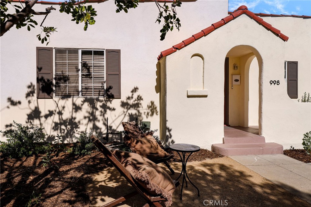 998 Bella Vista Avenue