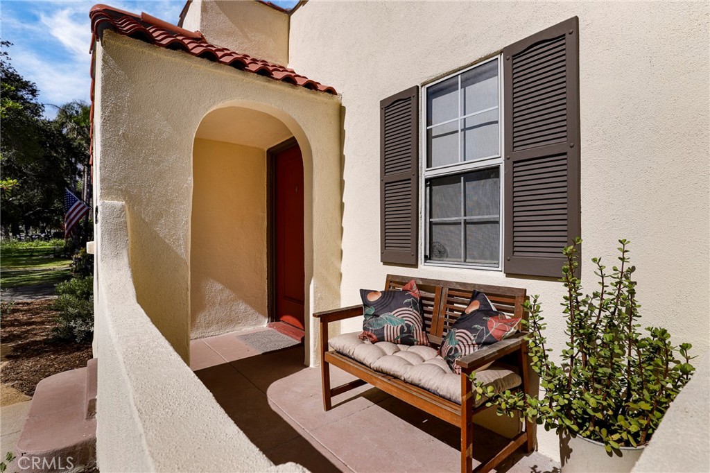 998 Bella Vista Avenue