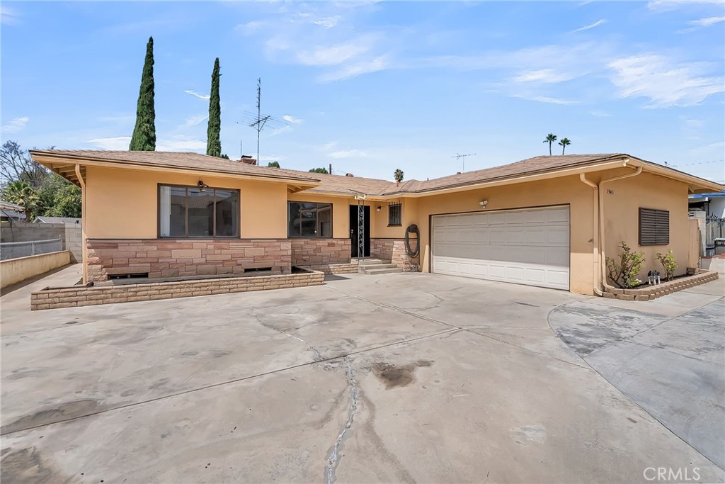GRAND NEIGHBORHOOD/SINGLE STORY-This charming residence offers 2 cozy bedrooms and 2 modern bathrooms, spread across 1320 square feet of comfortable living space. Set on a generous 7405 square foot lot, this property is perfect for those who appreciate both indoor and outdoor living.
Step inside to find freshly painted walls and brand-new luxury vinyl tile flooring, creating a welcoming and contemporary atmosphere. The open layout seamlessly connects the living areas, ideal for entertaining or simply relaxing.Outside, the circular driveway provides ample parking space, including space for RV parking. Enjoy outdoor gatherings or quiet evenings on the covered patio, perfect for soaking in the California sunshine.Whether you're a first-time homebuyer or looking to downsize, this home offers the perfect blend of comfort and convenience. Don't miss the opportunity to explore all the potential that this property holds.