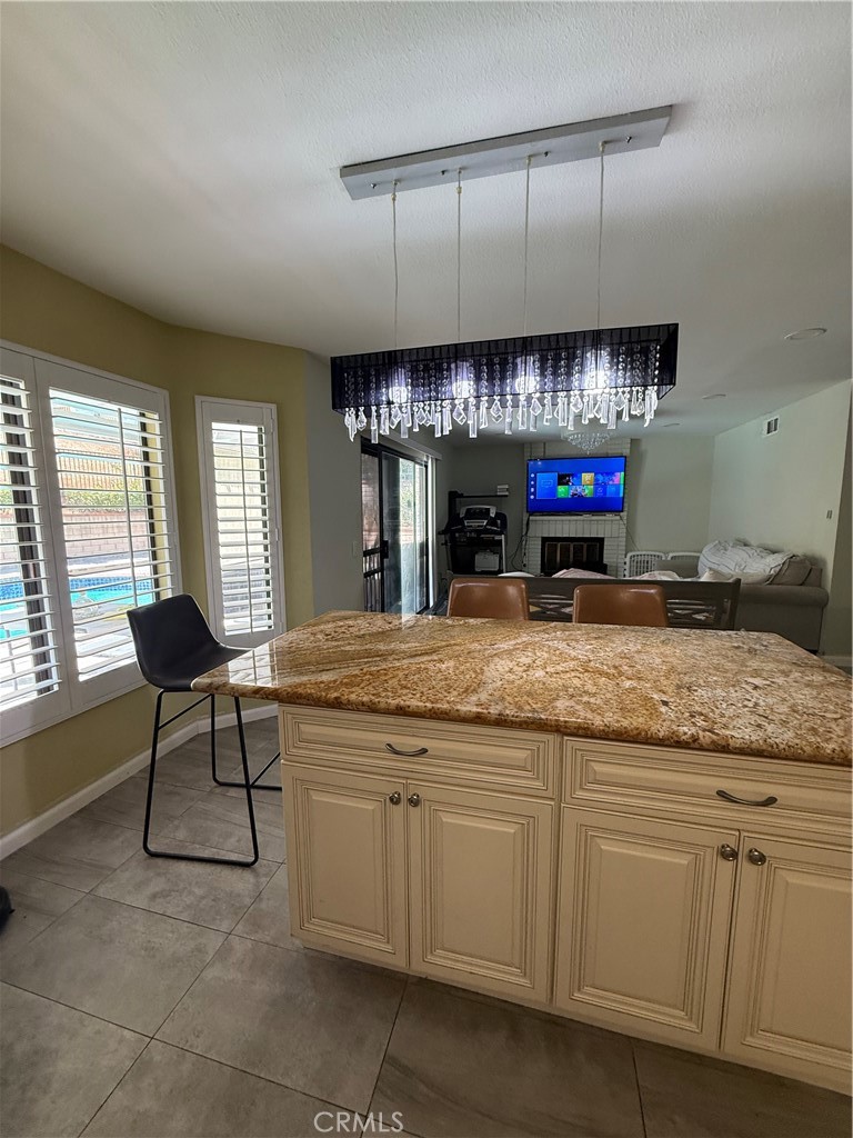 959 Whitecliff Drive