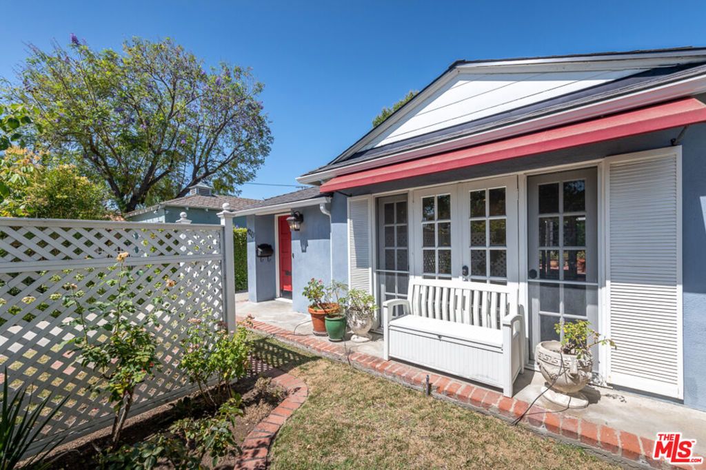 Photo of 4213 Bellingham Avenue, Studio City, CA 91604 (MLS # 26672367)