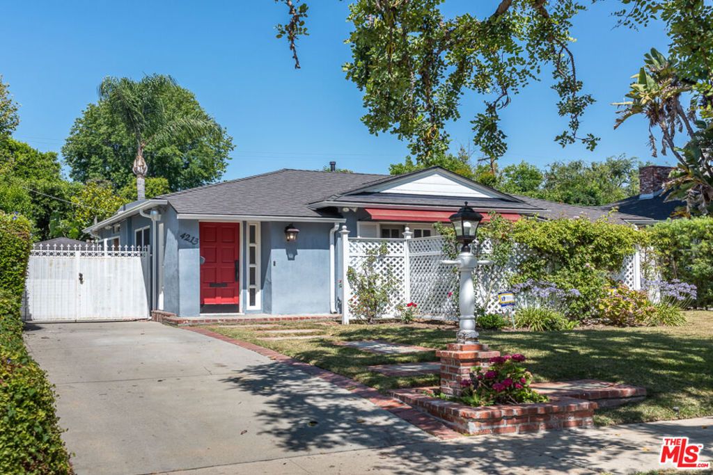 Photo of 4213 Bellingham Avenue, Studio City, CA 91604 (MLS # 26672367)