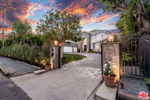 Photo of 11797 Chaparal Street, Los Angeles, CA 90049 (MLS # 26102242)