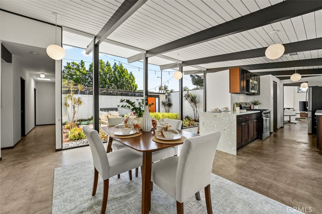 1830 N Ridgewood Street