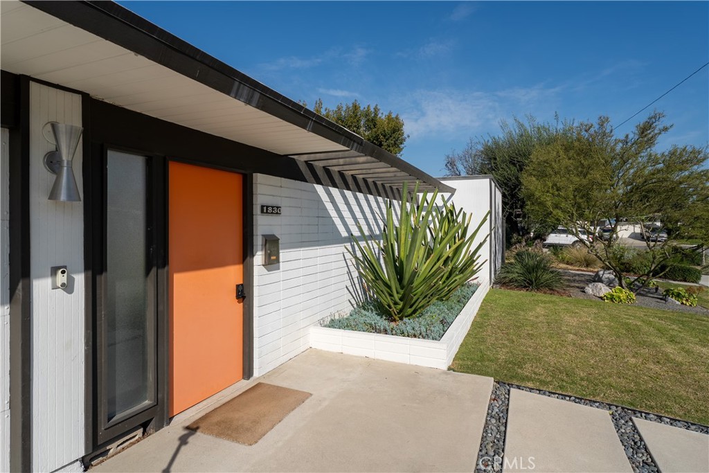 1830 N Ridgewood Street