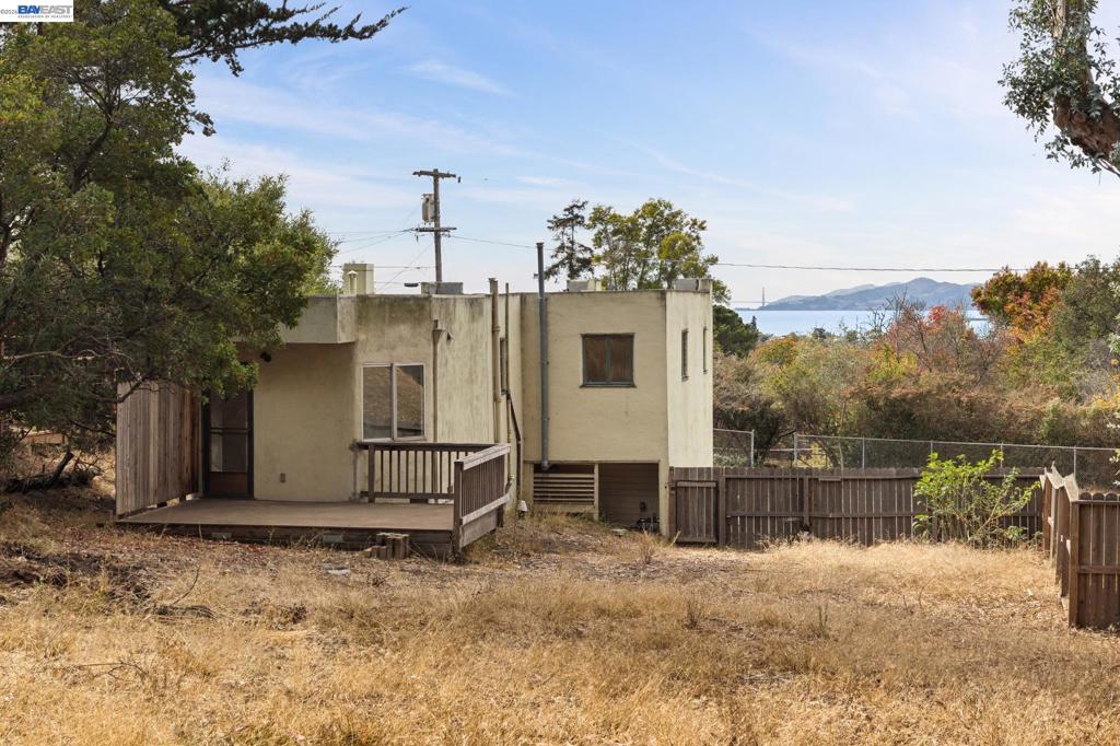 950 AVIS DR
