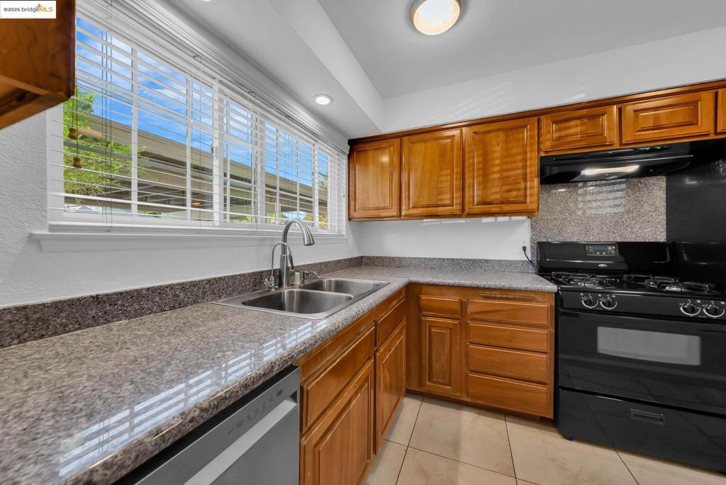 CLAYTON V.HILNDS - Residential