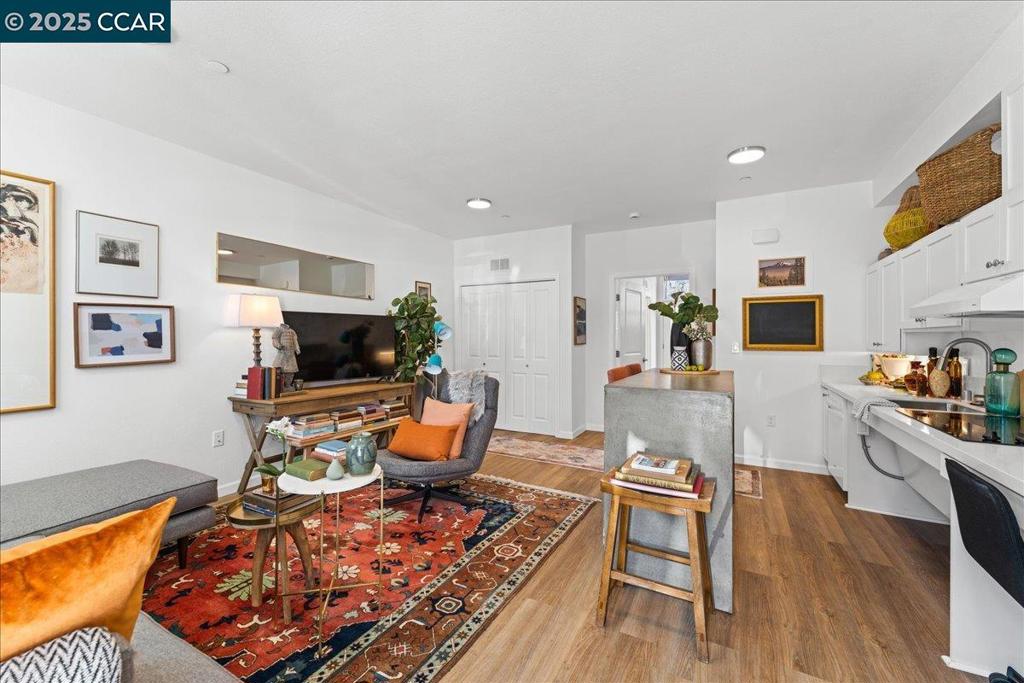 Properties 2 100 Esperanza Place 1200