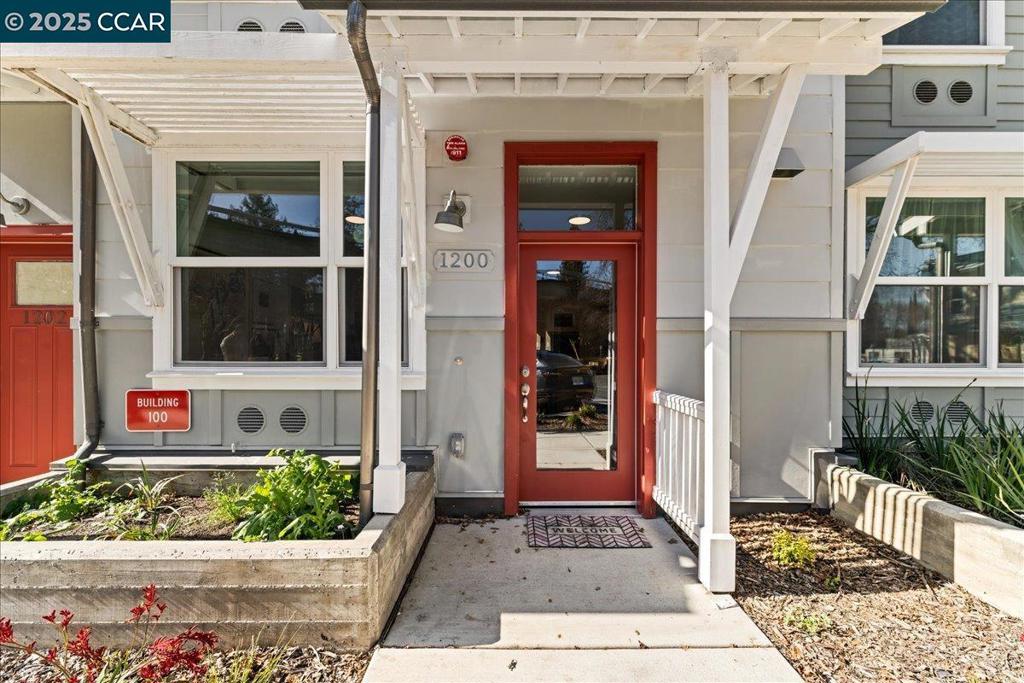 Properties 1 100 Esperanza Place 1200