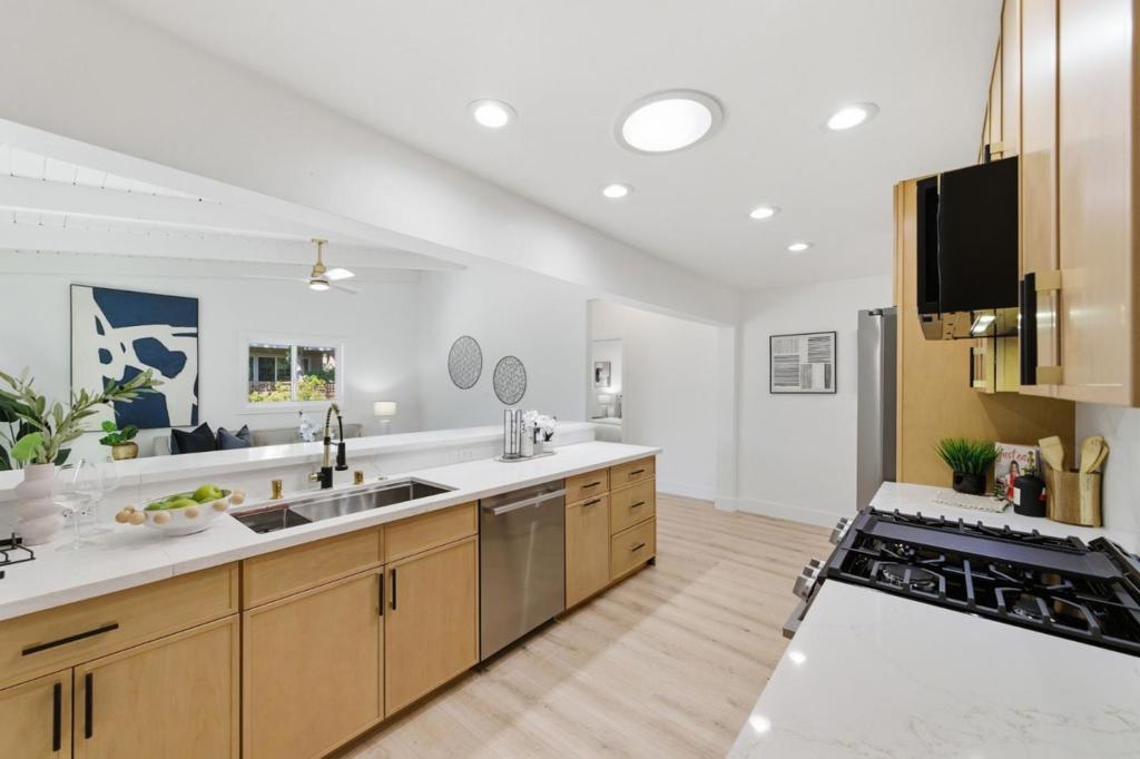 112 Price Lane
