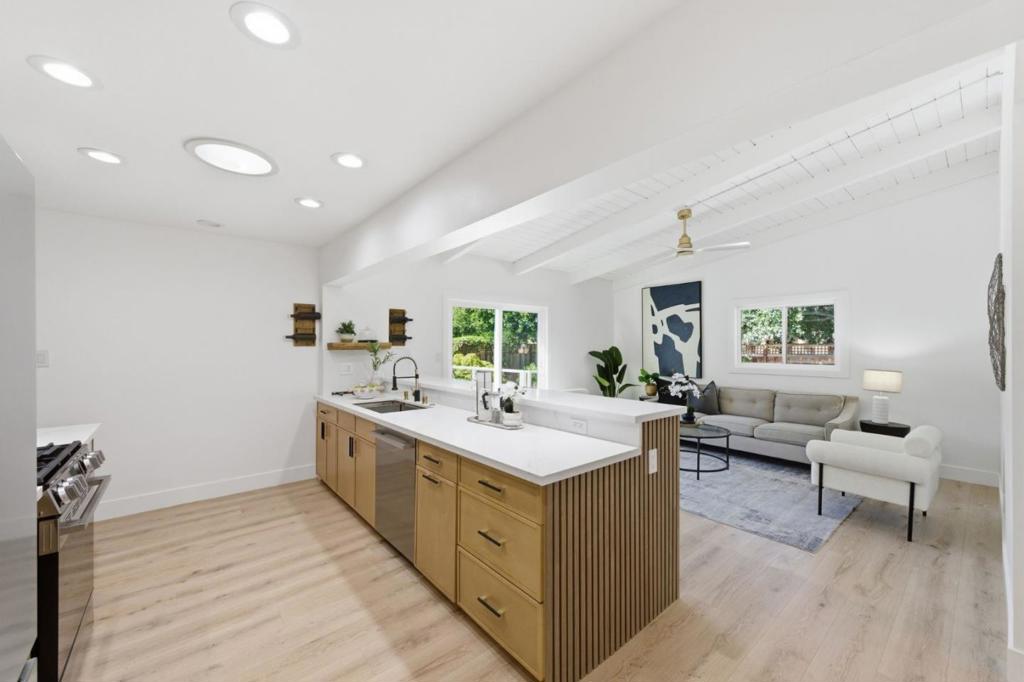 112 Price Lane