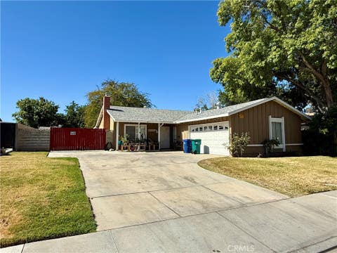 Photo of 724 E Avenue J4, Lancaster, CA 93535 (MLS # SR26180868)