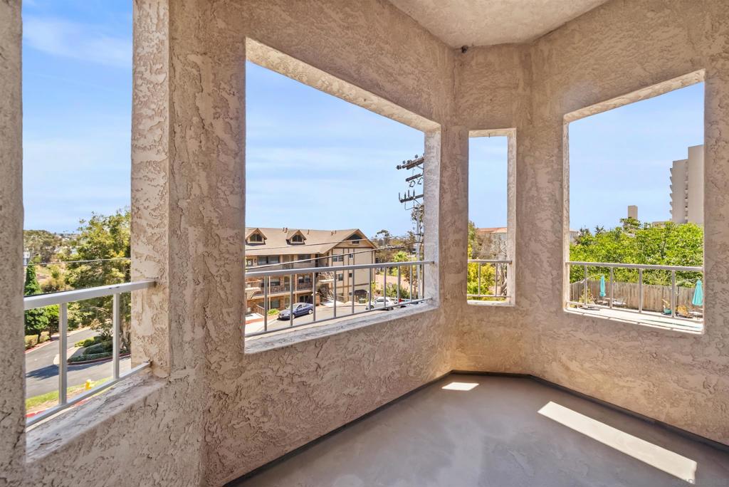 521 Arbor Dr Dr 203, San Diego CA 92103