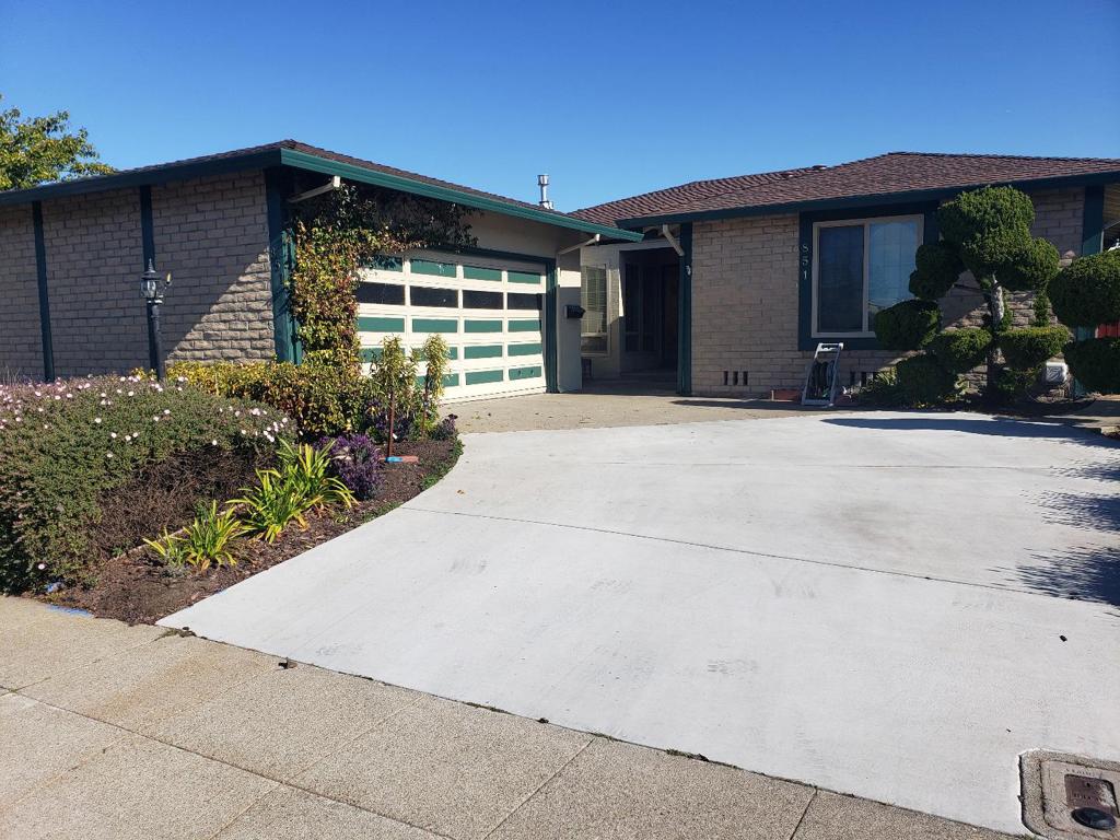 Great Foster City Home,Large Open Living/Family Room Combo, Formal Dining, Large eat in kitchen. Former tenant was an avid gardener, so lots of herb bushes and fruit trees. Large Primary Bedroom, Close to schools, shopping, parks and more!!!. Small pet considered with extra deposit. More pictures soon.