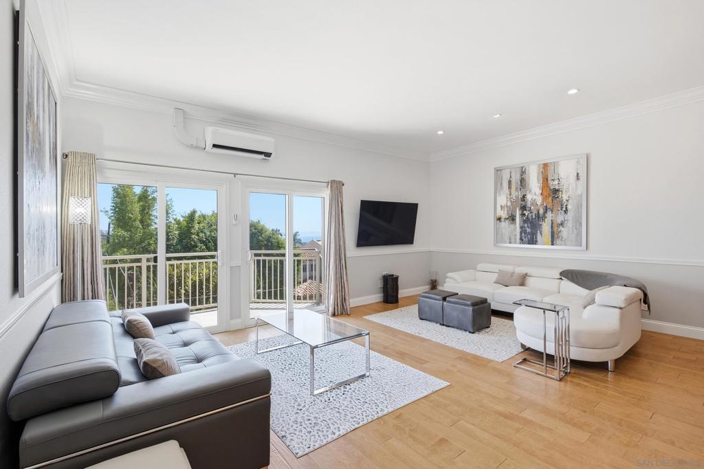5366 La Jolla 305C