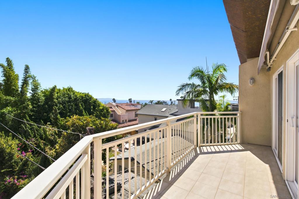 5366 La Jolla 305C