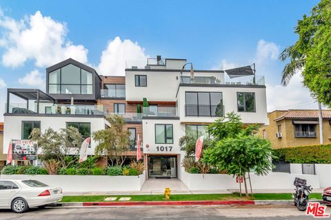 Photo of 1017 N Croft Ave Ave #PH1, Los Angeles, CA 90069 (MLS # 25606117)