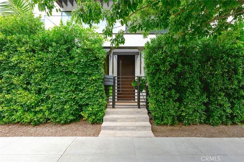 Photo of 9171 W 3rd ST, Beverly Hills, CA 90210 (MLS # TR26109910)