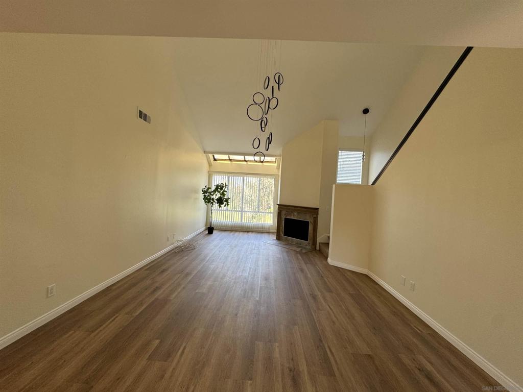 6116 Calle Mariselda 304