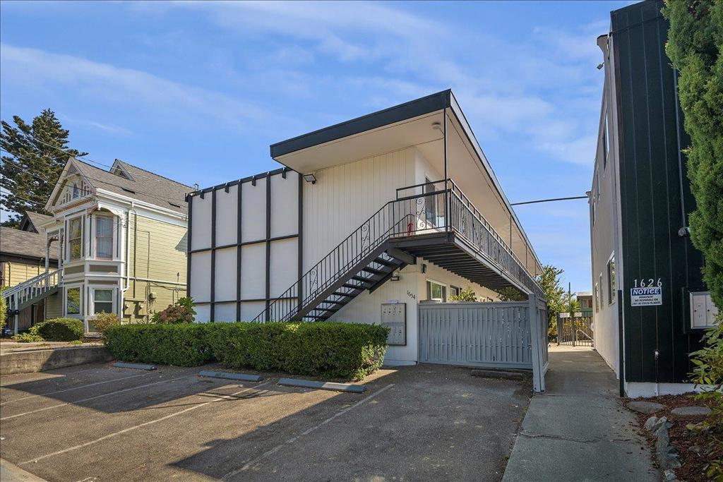 1626 Dwight Way