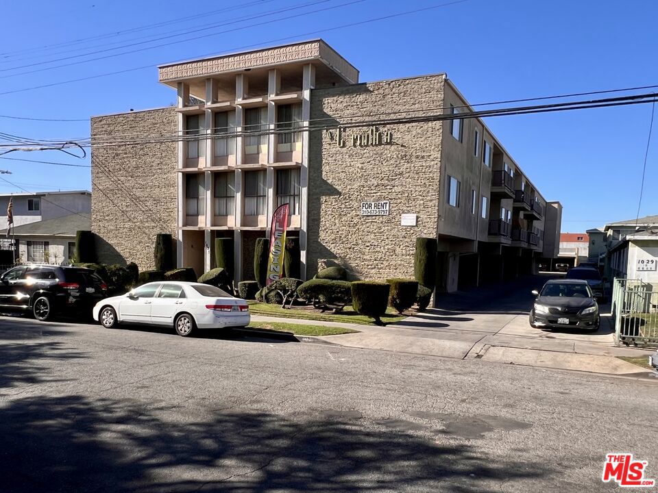 PRICE IMPROVEMENT | This well positioned 22-unit multifamily property is located within blocks of transformational projects like SoFi Stadium, the Intuit Dome, Hollywood Park, and the Kia Forum with continued infrastructure and commercial development fueling long-term appreciation and rising rental demand. Made up of (11) 2 bed/2 bath, (9) 1 bed/1 bath, and (2) studio units, this property generates strong rental income. Recent upgrades include a new roof and updated electrical panels. Plenty of onsite parking. Close to LAX, Freeways, and public transportation. With massive foot traffic, job creation, and year round event activity, this is a prime opportunity to own in a rapidly appreciating corridor that's becoming a premier entertainment and sports hub on the west coast. CONTACT LISTING AGENT FOR OFFERING MEMORANDUM OR DOWNLOAD FROM COSTAR/LOOPNET.