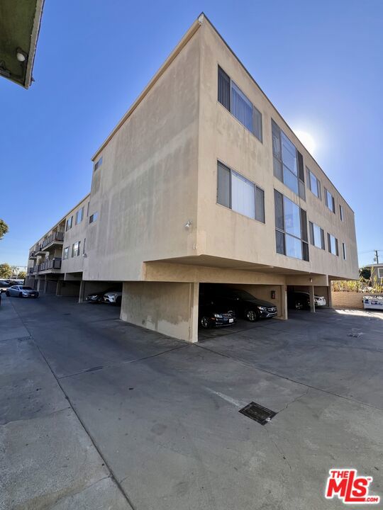 1035 Myrtle Avenue