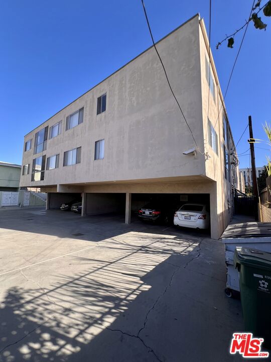 1035 Myrtle Avenue