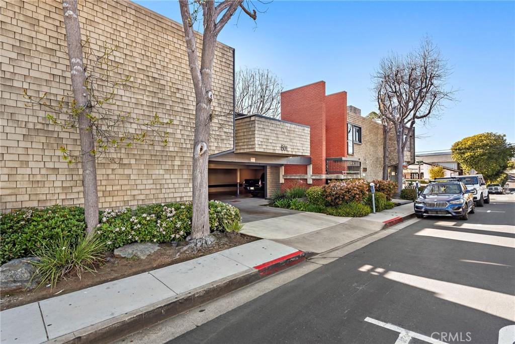801 Glenneyre Street