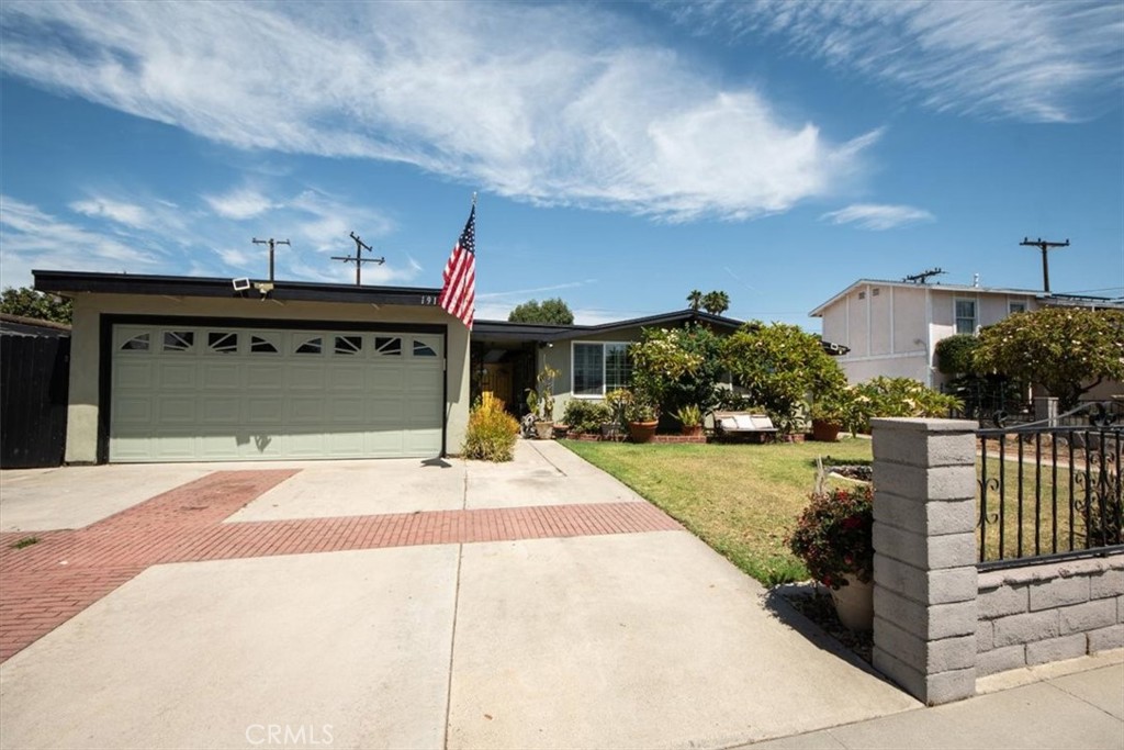 1913 W Beacon Avenue