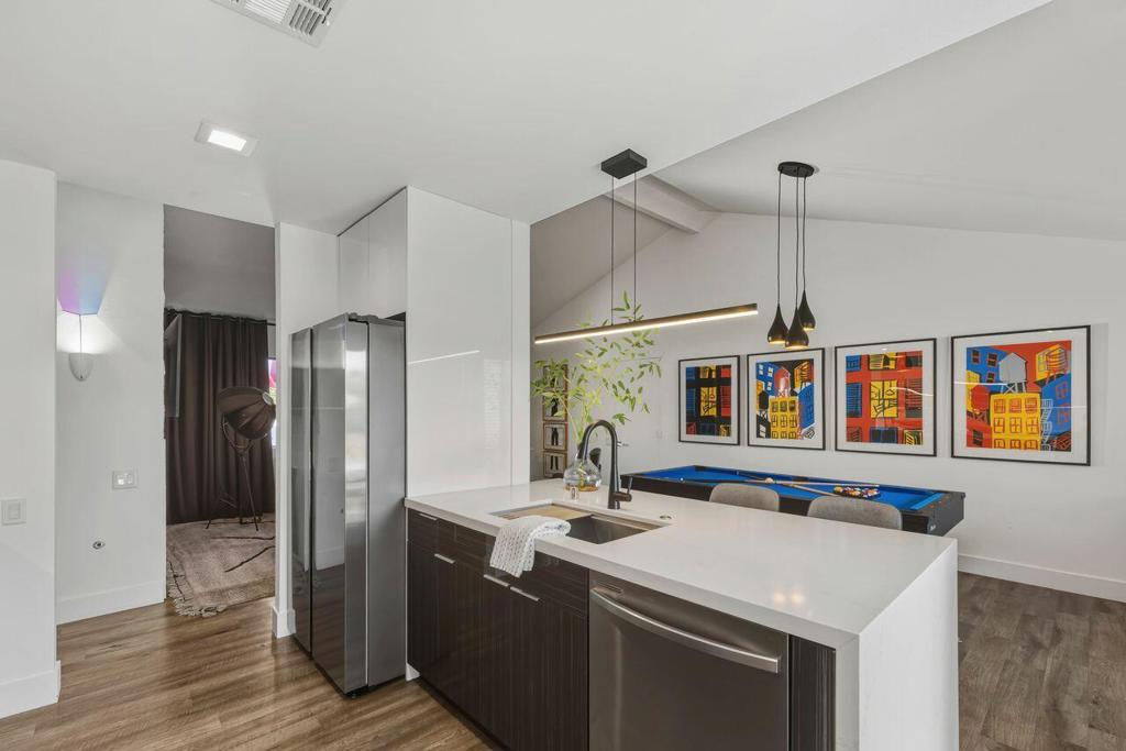 Sunshine Villa - Residential