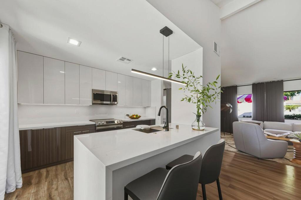 Sunshine Villa - Residential