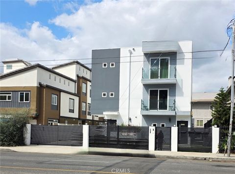 Photo of 6845 Haskell Avenue Ave, Lake Balboa, CA 91406 (MLS # SR23163447)