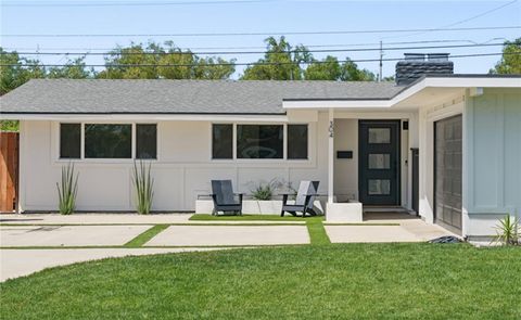 Photo of 304 Hanover Dr, Costa Mesa, CA 92626 (MLS # NP26091797)
