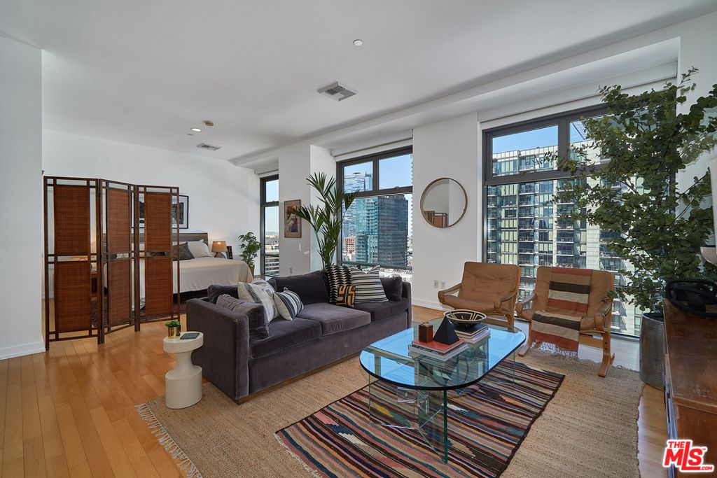 listing image 130728397138416982460